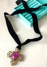 Load image into Gallery viewer, Purple Jewelled Vintage Pendant Necklace