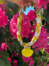 Load image into Gallery viewer, Yellow Beach Shell Necklace