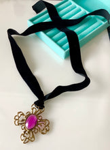 Load image into Gallery viewer, Purple Jewelled Vintage Pendant Necklace