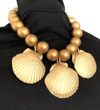 Load image into Gallery viewer, Chunky Gold Shell Necklace
