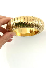Load image into Gallery viewer, Chunky Vintage Gold Brass Bangle

