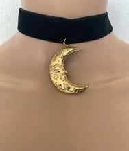 Load image into Gallery viewer, Gold Half Moon Choker
