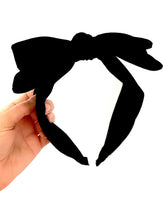 Load image into Gallery viewer, Black Velvet Bow Headband
