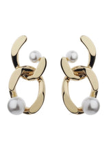 Load image into Gallery viewer, Gold Chain and Pearl Earrings

