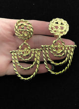 Load image into Gallery viewer, Clip On Vintage Gold Rope Design Earrings

