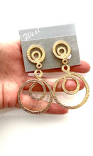Load image into Gallery viewer, Clip On Gold Vintage Spiral Earrings
