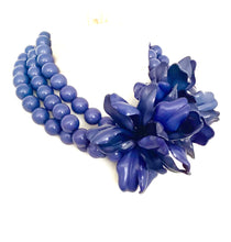Load image into Gallery viewer, Blue Resin Flower Necklace

