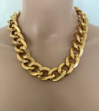 Load image into Gallery viewer, Chunky Gold Chain Necklace

