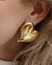 Load image into Gallery viewer, Gold Heart Earrings
