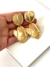 Load image into Gallery viewer, Clip On Vintage Gold Fish Statement Earrings
