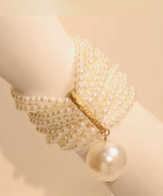 Load image into Gallery viewer, Chunky Pearl Bead Stretch Bracelet

