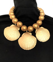 Load image into Gallery viewer, Chunky Gold Shell Necklace
