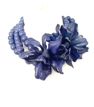 Load image into Gallery viewer, Blue Resin Flower Necklace
