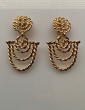 Load image into Gallery viewer, Clip On Vintage Gold Rope Design Earrings
