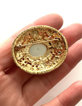 Load image into Gallery viewer, Vintage 80’s Faux Pearl and Gold Brooch

