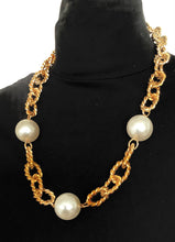 Load image into Gallery viewer, Vintage Gold Chain and Pearl Necklace
