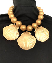 Load image into Gallery viewer, Chunky Gold Shell Necklace
