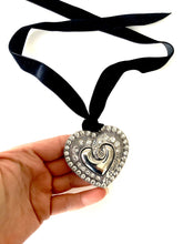 Load image into Gallery viewer, Silver Heart Choker
