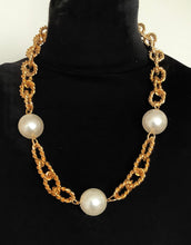 Load image into Gallery viewer, Vintage Gold Chain and Pearl Necklace
