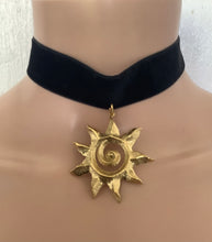 Load image into Gallery viewer, Gold Celestial Star Choker
