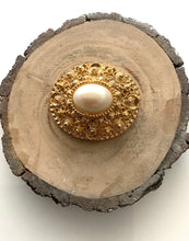 Load image into Gallery viewer, Vintage 80’s Faux Pearl and Gold Brooch
