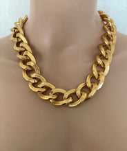 Load image into Gallery viewer, Chunky Gold Chain Necklace
