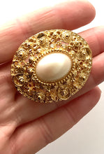 Load image into Gallery viewer, Vintage 80’s Faux Pearl and Gold Brooch
