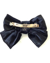 Load image into Gallery viewer, Black Velvet Hair Bow
