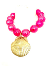 Load image into Gallery viewer, Chunky Pink Bead and Gold Shell Necklace
