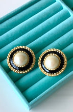 Load image into Gallery viewer, Clip On Vintage Pearl and Black Earrings
