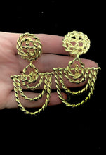 Load image into Gallery viewer, Clip On Vintage Gold Rope Design Earrings
