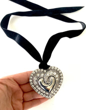 Load image into Gallery viewer, Silver Heart Choker
