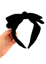 Load image into Gallery viewer, Black Velvet Bow Headband
