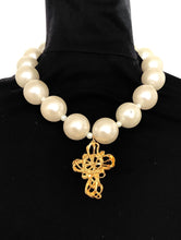 Load image into Gallery viewer, Chunky Pearl and Cross Necklace
