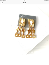 Load image into Gallery viewer, Clip On Gold and White Vintage 80’s Earrings
