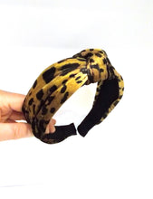 Load image into Gallery viewer, Leopard Print Velvet Knot Headband
