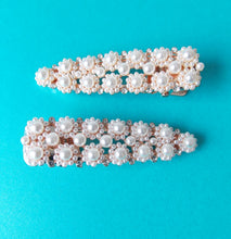 Load image into Gallery viewer, Set of 2 Pearl Floral Hair Slides
