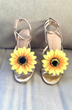 Load image into Gallery viewer, Yellow Sunflower Shoe Clips

