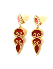 Load image into Gallery viewer, Clip On VIntage Tan and Gold Statement Earrings

