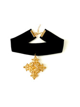 Load image into Gallery viewer, Gold Baroque Pendant Choker Necklace
