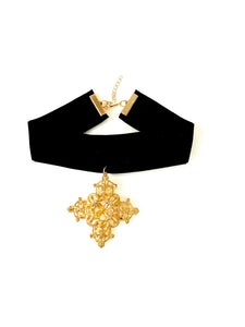 Gold Baroque Pendant Choker Necklace