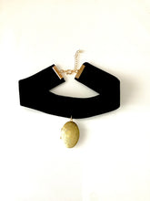 Load image into Gallery viewer, Gold Locket Choker Necklace
