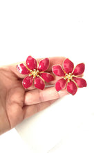 Load image into Gallery viewer, Clip On Vintage Pink Floral Earrings
